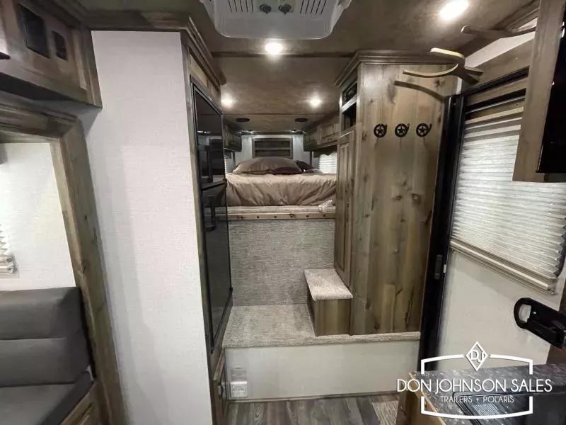 2026 Trails West Classic 12x12 2H LQ GN w/ Side Tack