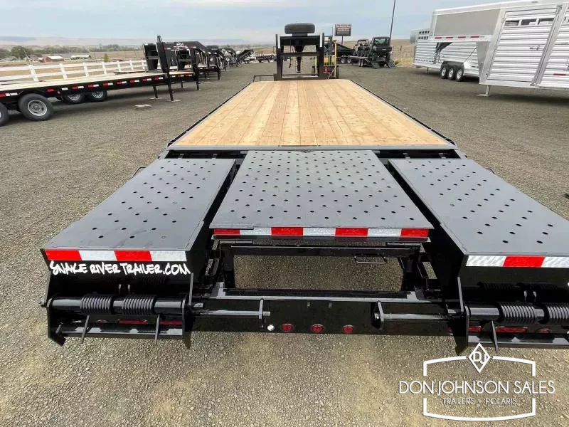 2026 Snake River GNFB25-20K DT Flatbed GN Trailer w/ Center Pop-up