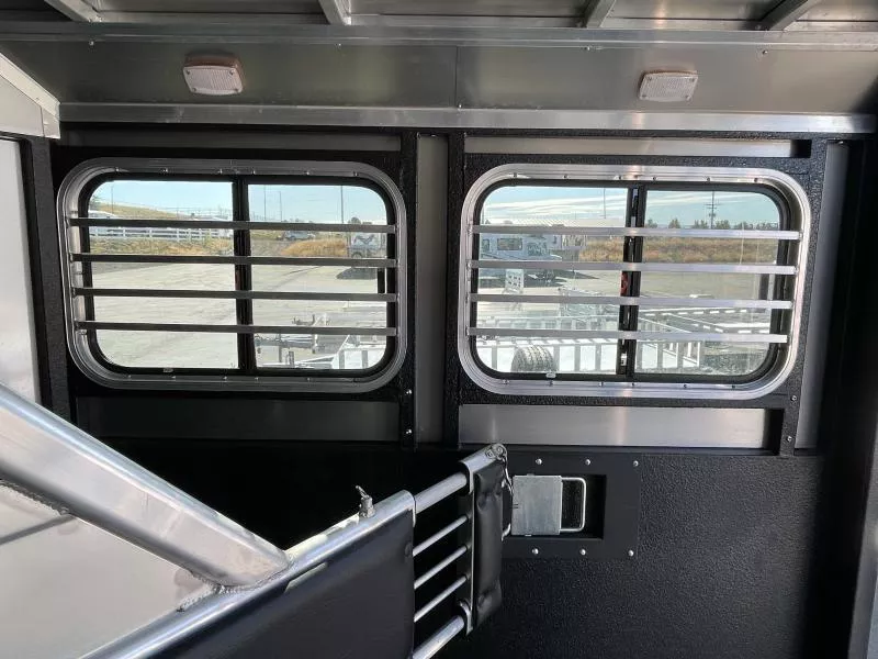 used Horse Trailers Logan Coach  for sale, in Walla Walla, WA Thumbnail 12