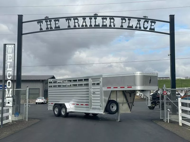 2026 Featherlite 8117 20' Stock GN Horse Trailer