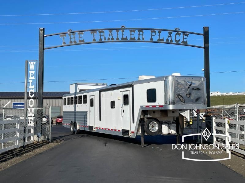 2020 Featherlite 8582 6H 11' LQ GN Horse Trailer 2020 Featherlite 8582 6H 11' LQ GN Horse Trailer