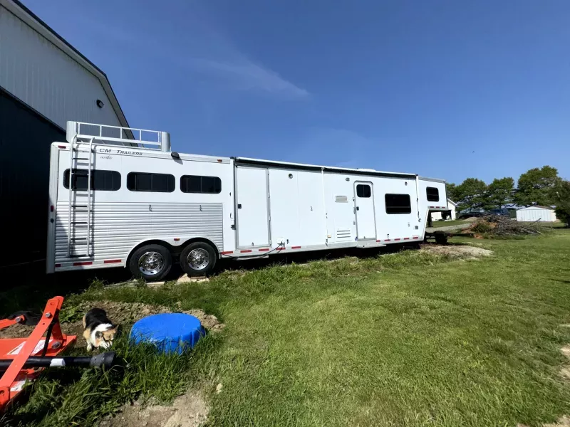 used Horse Trailers CM  for sale, in Mc Kean, PA Thumbnail 17
