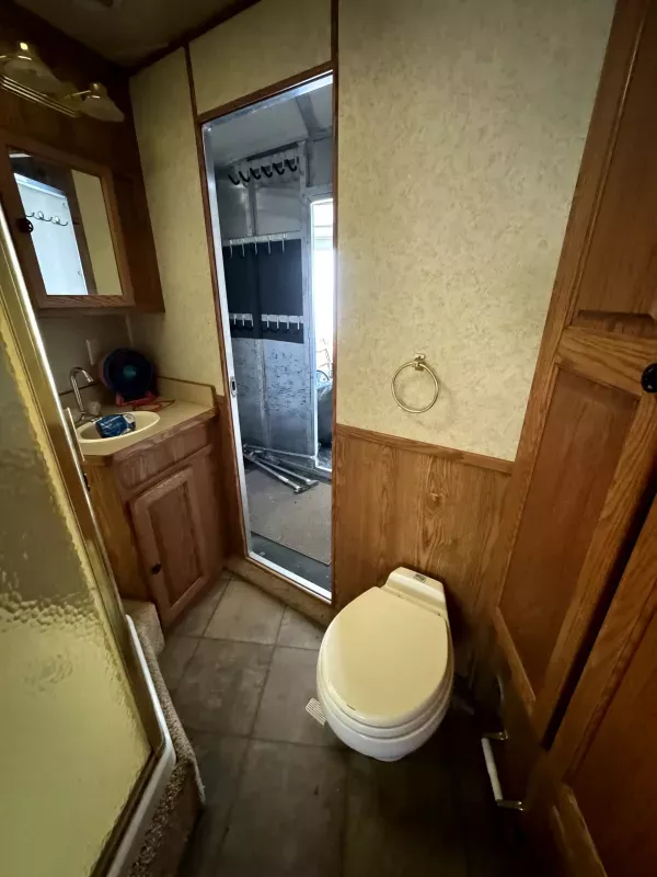 used Horse Trailers CM  for sale, in Mc Kean, PA Thumbnail 6