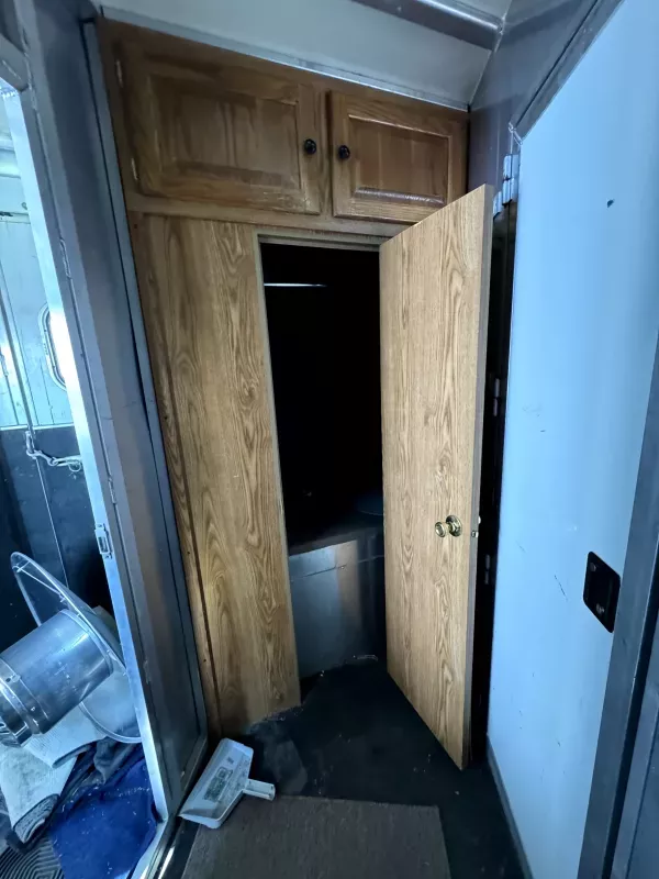 used Horse Trailers CM  for sale, in Mc Kean, PA Thumbnail 4