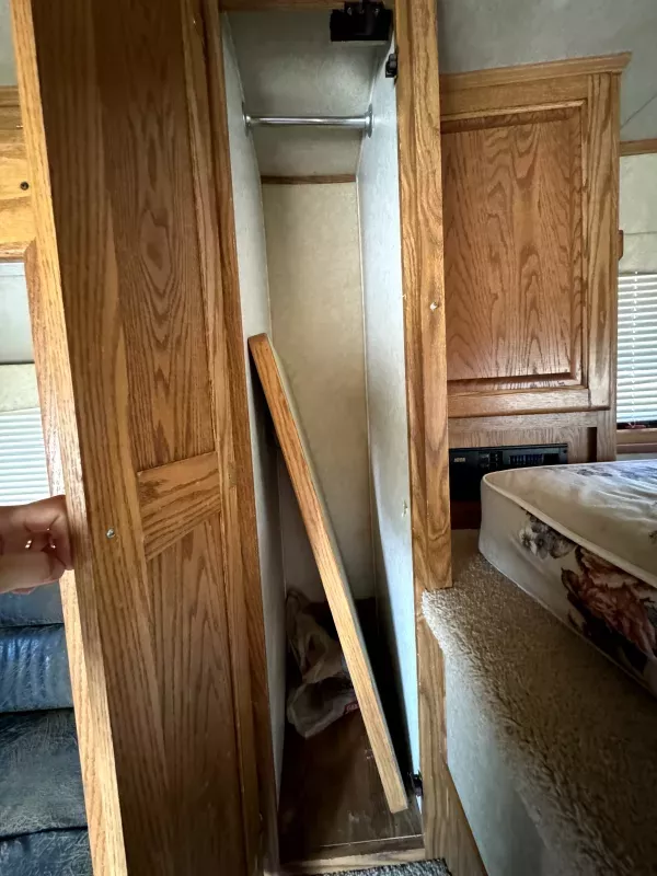 2003 CM 3-Horse LQ Horse Trailer