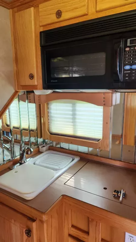 used Horse Trailers Featherlite  for sale, in Nichols, IA Thumbnail 5