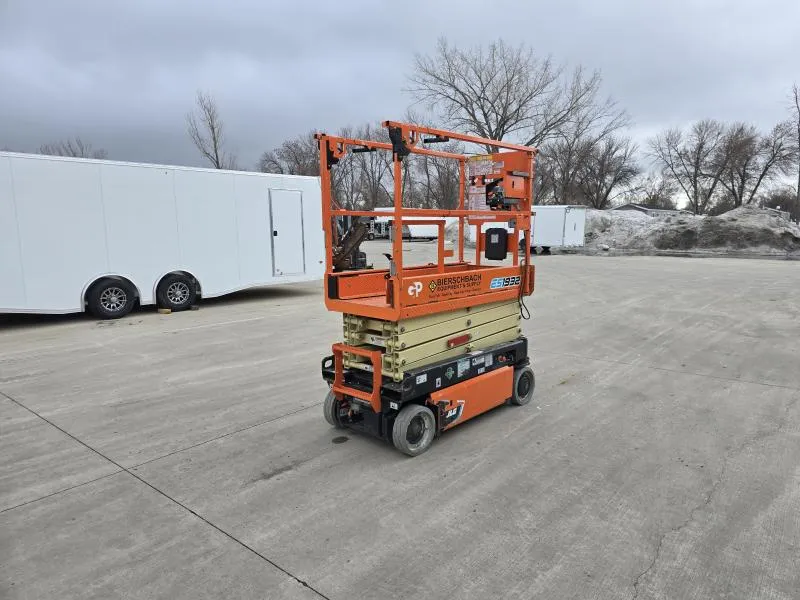 used Equipment / Flatbed Trailers JLG  for sale, in West Fargo, ND Thumbnail 5