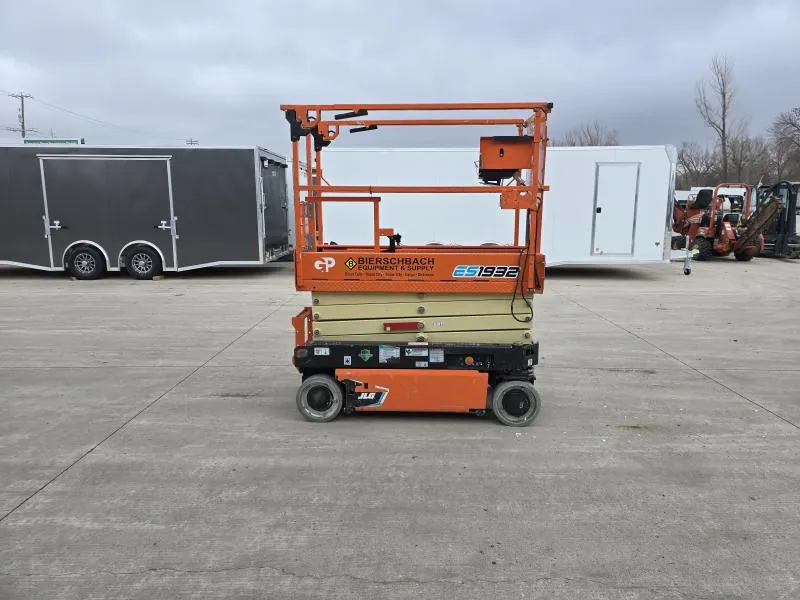 used Equipment / Flatbed Trailers JLG  for sale, in West Fargo, ND Thumbnail 3