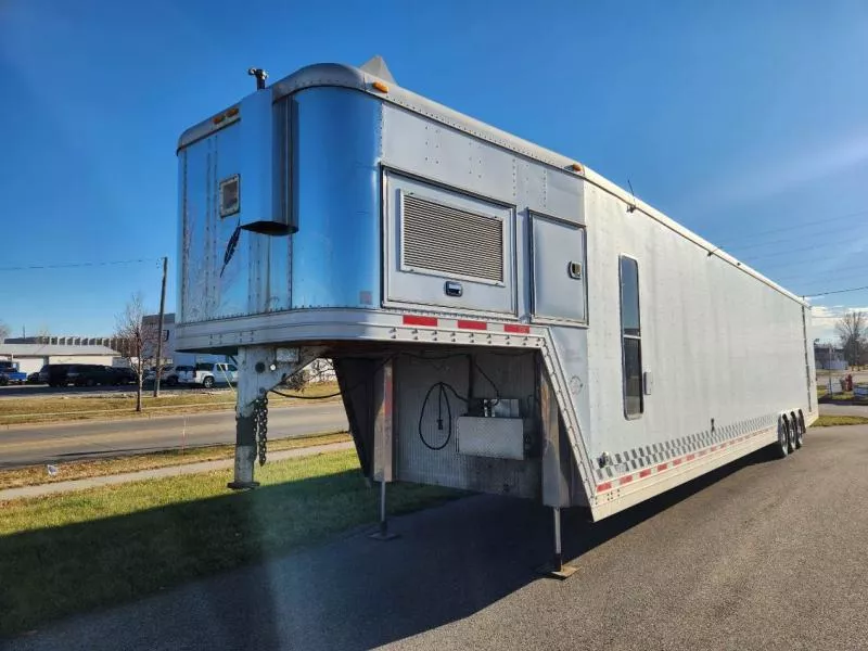 1999 Featherlite 8.5'X50' Enclosed Gooseneck