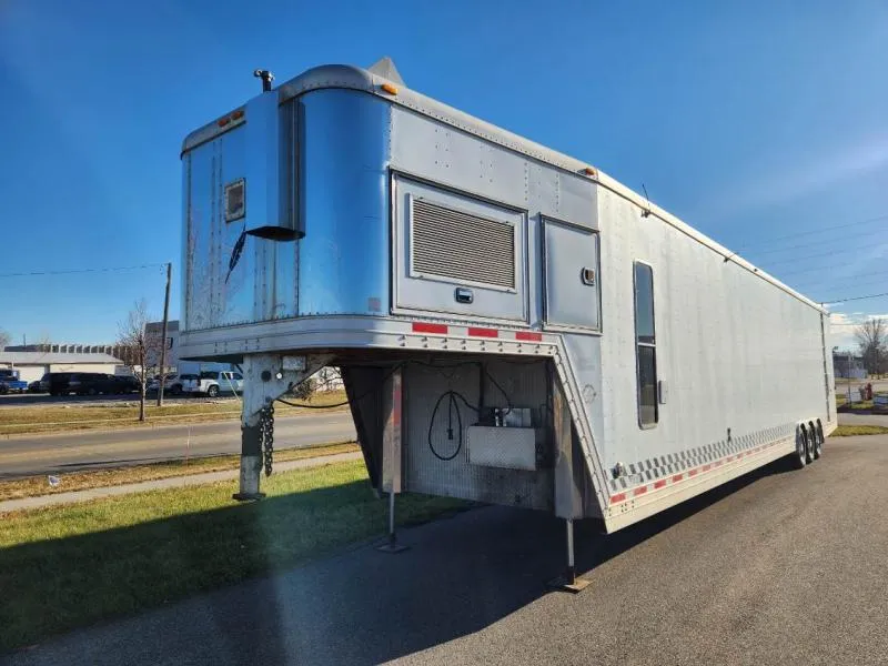 1999 Featherlite 8.5'X50' Enclosed Gooseneck