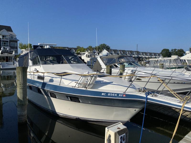 1987 Cruisers Yachts 3370 Esprit Cruiser (Power) 1987 Cruisers Yachts 3370 Esprit Cruiser (Power)