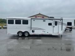 2021 Merhow Trailers 8311 RW-RS Horse Trailer 2021 Merhow Trailers 8311 RW-RS Horse Trailer