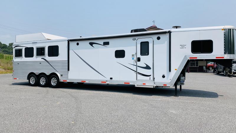 2019 Merhow Trailers 8416RWS-B Horse Trailer 2019 Merhow Trailers 8416RWS-B Horse Trailer