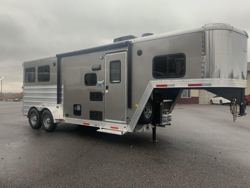 2021 Merhow Trailers 7207 N/S Horse Trailer 2021 Merhow Trailers 7207 N/S Horse Trailer