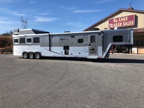 2019 Merhow Trailers 8418 DA Horse Trailer 2019 Merhow Trailers 8418 DA Horse Trailer