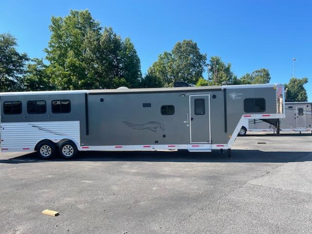 2015 Merhow Trailers 8315 RK Horse Trailer 2015 Merhow Trailers 8315 RK Horse Trailer