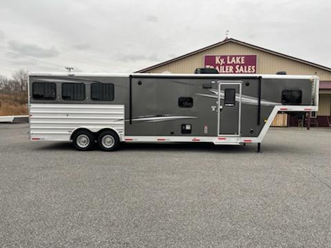 2022 Merhow Trailers Stampede 8312-A RK-S Horse Trailer 2022 Merhow Trailers Stampede 8312-A RK-S Horse Trailer