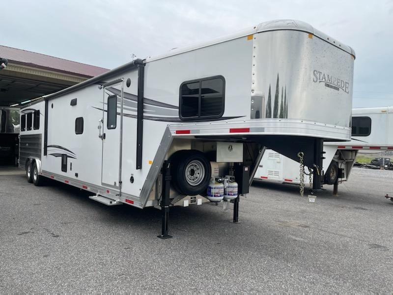2021 Merhow Stampede 8316-A RWS Horse Trailer 2021 Merhow Stampede 8316-A RWS Horse Trailer