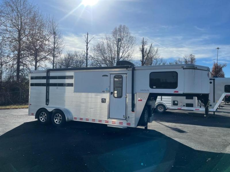 2015 Sundowner 6905 3H Horse Trailer 2015 Sundowner 6905 3H Horse Trailer