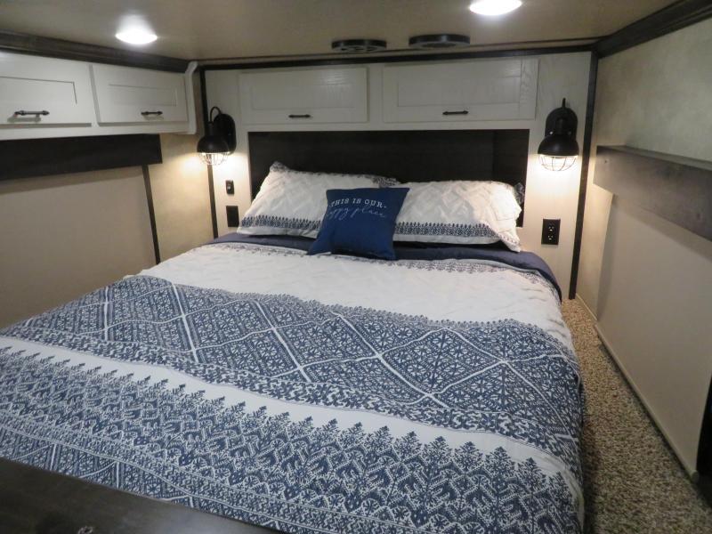 2021 Merhow 8314 RWS-FARMHOUSE Horse Trailer 2021 Merhow 8314 RWS-FARMHOUSE Horse Trailer