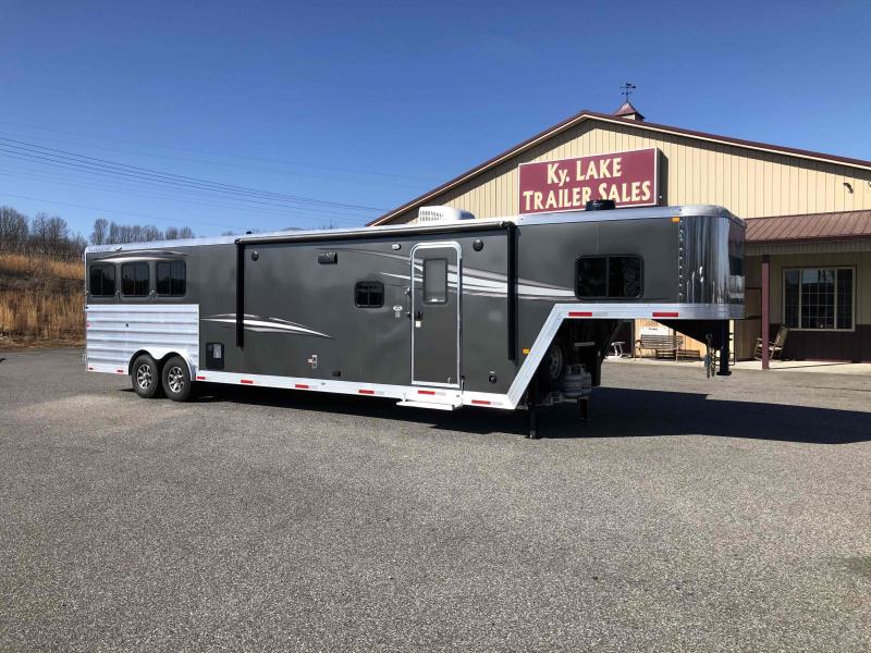 2021 Merhow 8316 RWS-A Farmhouse Interior Horse Trailer 2021 Merhow 8316 RWS-A Farmhouse Interior Horse Trailer