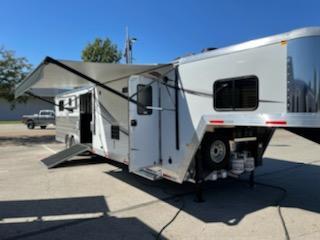 2022 Merhow Trailers 8315 ST-WALL 3+1 Horse Trailer 2022 Merhow Trailers 8315 ST-WALL 3+1 Horse Trailer