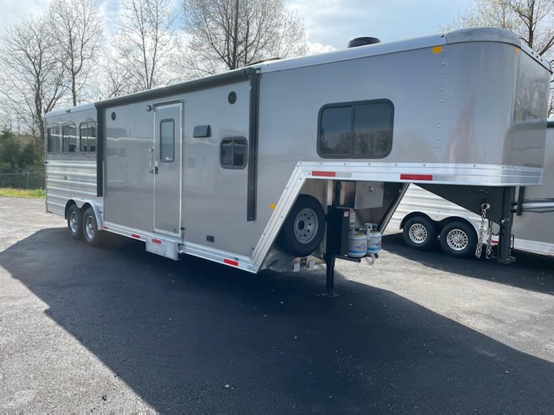 2022 Merhow Stampede 8310-A FK-NS Horse Trailer 2022 Merhow Stampede 8310-A FK-NS Horse Trailer