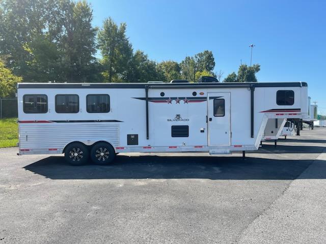 2023 Bison Trailers SV8311B Horse Trailer 2023 Bison Trailers SV8311B Horse Trailer