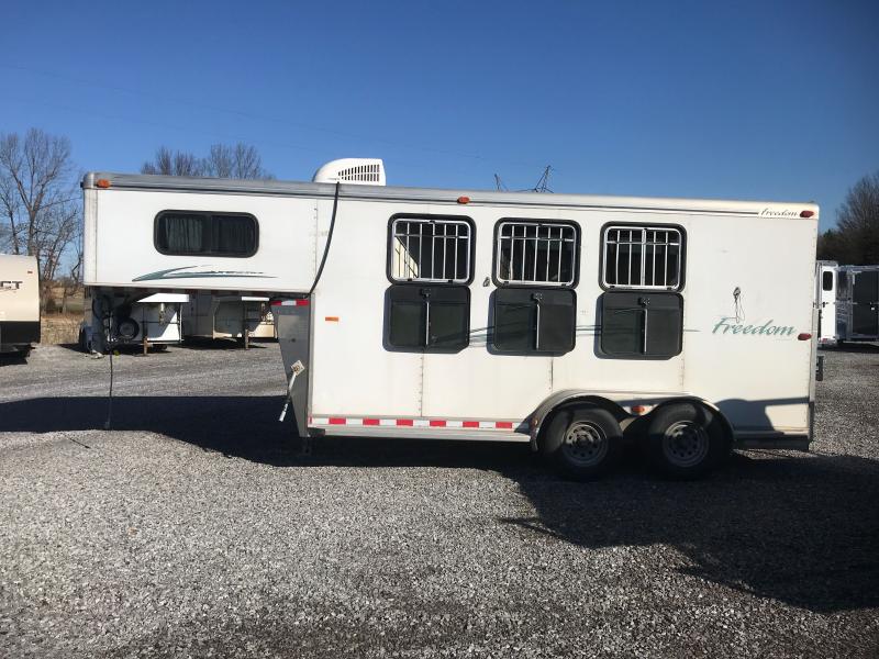 2004 Silver Lite 3H GN Horse Trailer 2004 Silver Lite 3H GN Horse Trailer