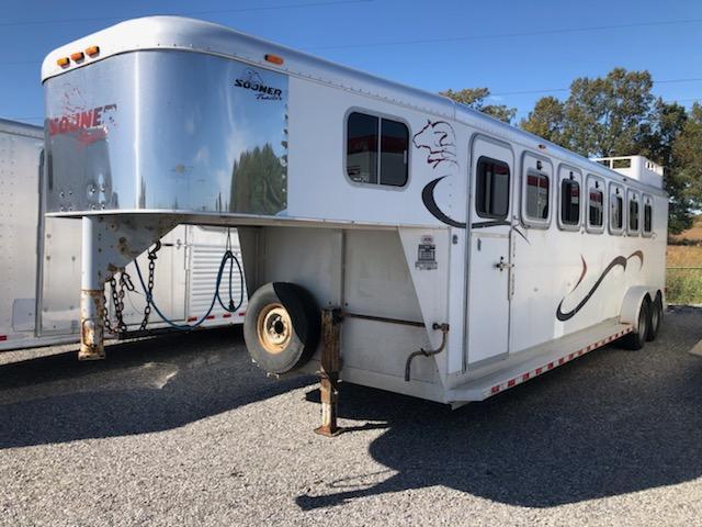 2003 Sooner 7H Horse Trailer 2003 Sooner 7H Horse Trailer