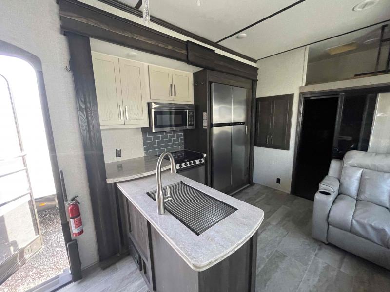 2019 Keystone RV RAPTOR 424TS Travel Trailer/3 Slide/14 FT Garage Toy hauler/King Bed Suite