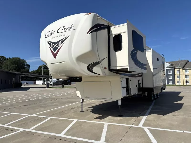 Forest River  CEDAR CREEK 37RTH Travel Trailer