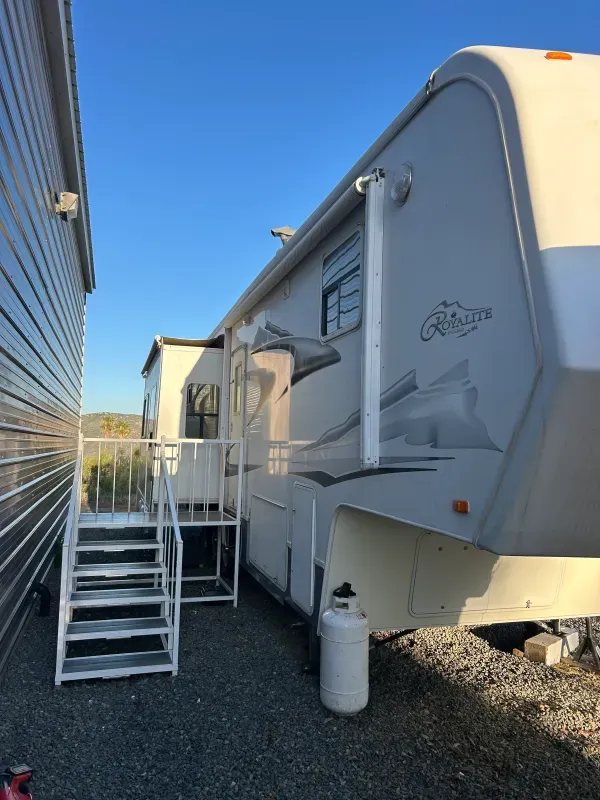 2005 King of the Road Royalite R350QS Trailer