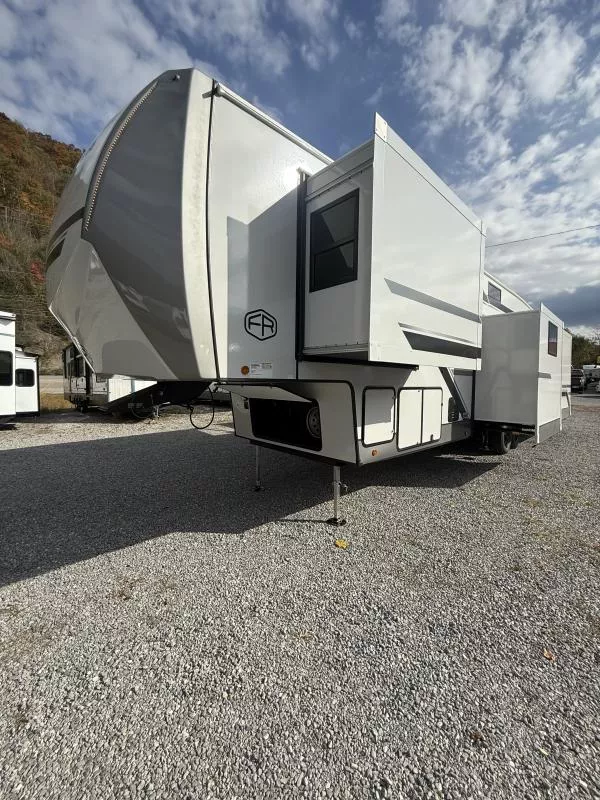 new Fifth Wheel Trailers Forest River Heritage Glen for sale, in Pikeville, KY Thumbnail 5