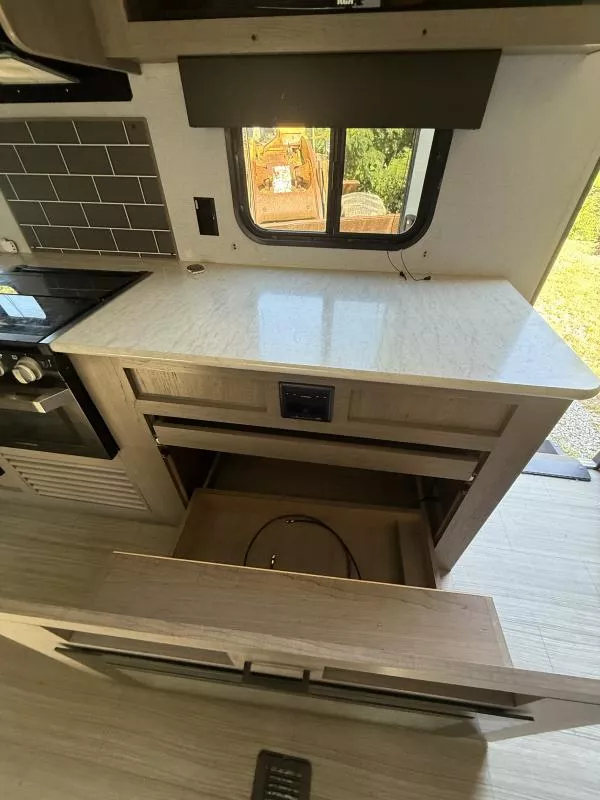 used Travel Trailers Keystone RV Hideout for sale, in Pikeville, KY Thumbnail 7