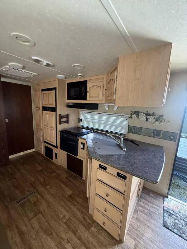 used Travel Trailers Forest River Rockwood Signature Ultra Lite for sale, in Pikeville, KY Thumbnail 5