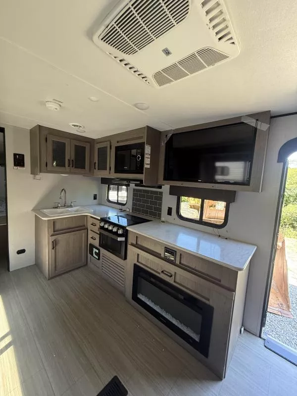used Travel Trailers Keystone RV Hideout for sale, in Pikeville, KY Thumbnail 6