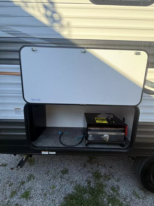 used Travel Trailers Forest River Wildwood FSX for sale, in Pikeville, KY Thumbnail 2