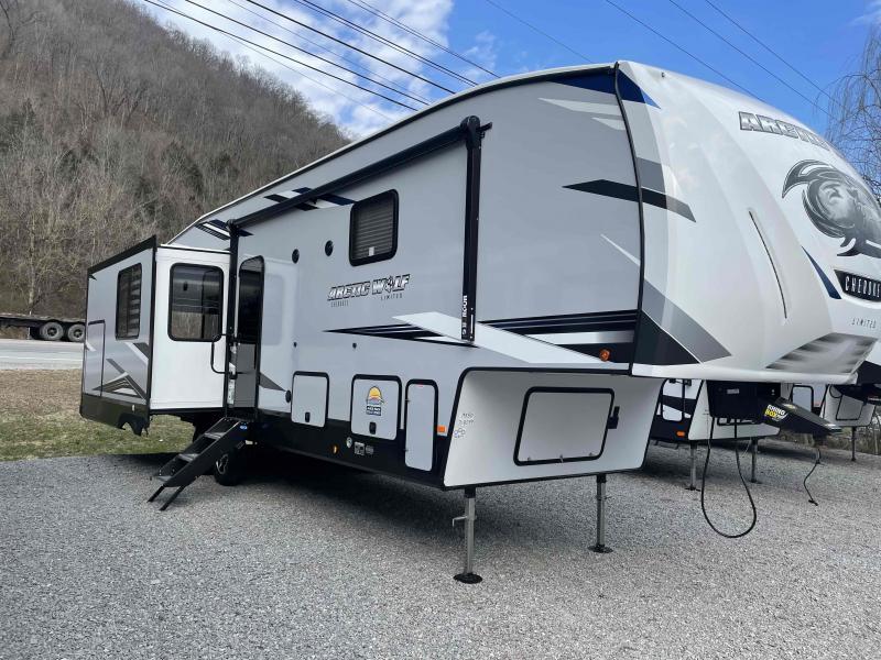 2022 Forest River 3550 SUITE Cherokee Arctic Wolf Fifth Wheel 2022 Forest River 3550 SUITE Cherokee Arctic Wolf Fifth Wheel
