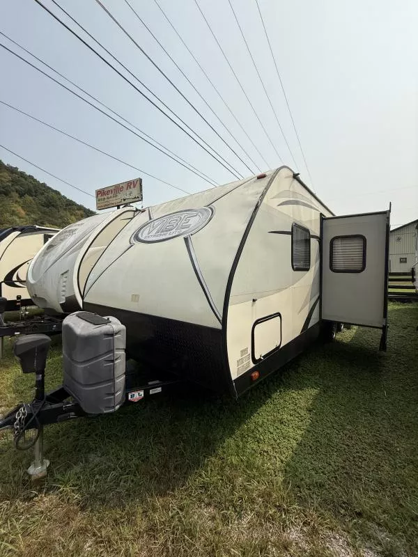 used Travel Trailers Forest River Vibe Extreme Lite for sale, in Pikeville, KY Thumbnail 4