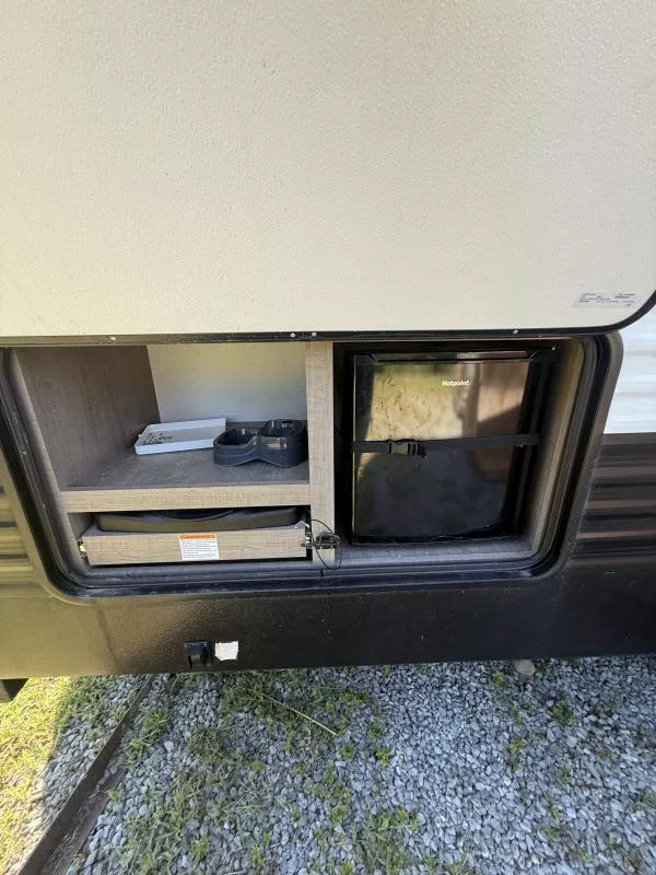 used Travel Trailers Keystone RV Hideout for sale, in Pikeville, KY Thumbnail 3
