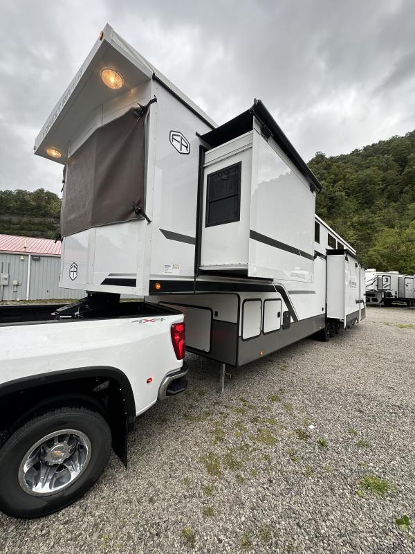 new Fifth Wheel Trailers Forest River Wildwood Heritage Glen for sale, in Pikeville, KY Thumbnail 5