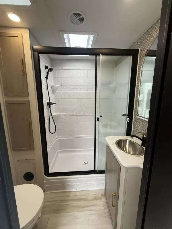 new Travel Trailers Forest River Wildwood Heritage Glen for sale, in Pikeville, KY Thumbnail 15