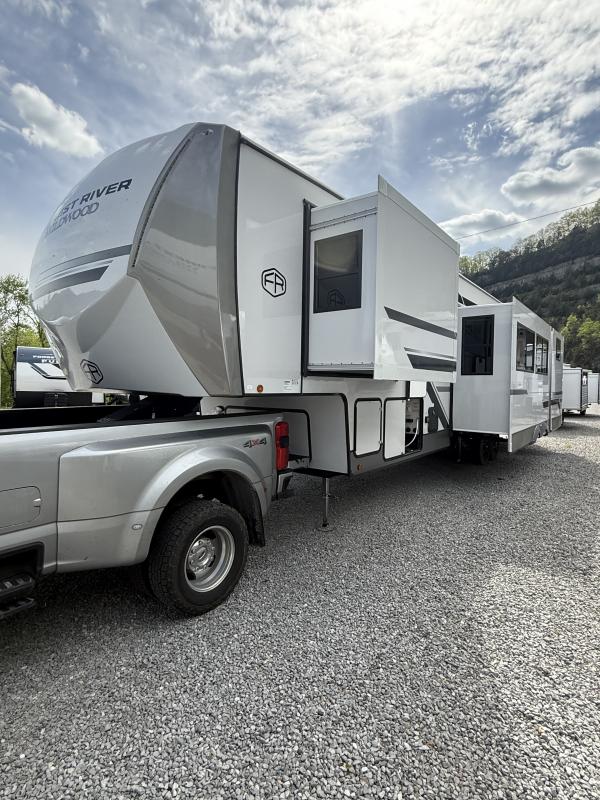new Fifth Wheel Trailers Forest River Heritage Glen for sale, in Pikeville, KY Thumbnail 5
