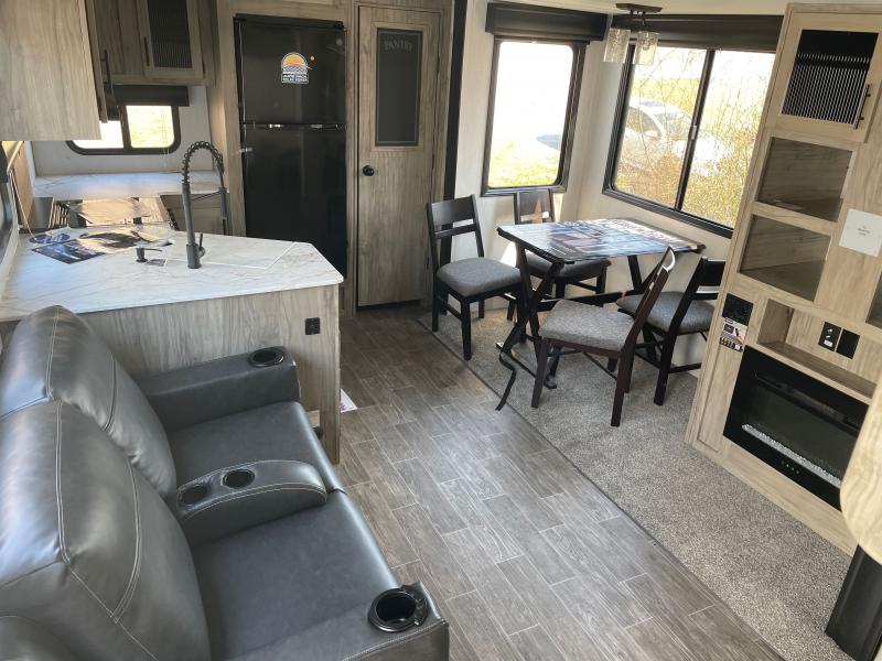 new Fifth Wheel Trailers Forest River Cherokee for sale, in Pikeville, KY Thumbnail 4