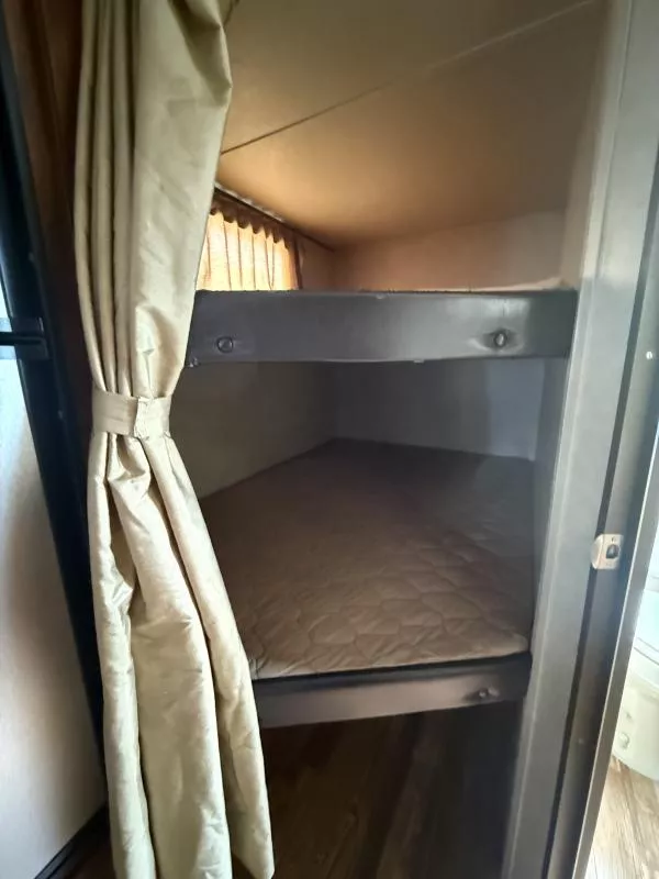 used Travel Trailers Forest River Vibe Extreme Lite for sale, in Pikeville, KY Thumbnail 9