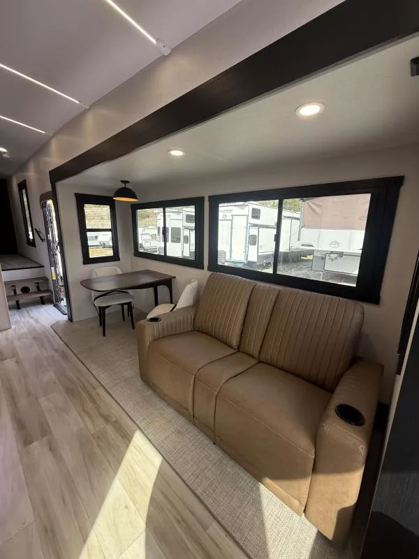 new Fifth Wheel Trailers Forest River Heritage Glen for sale, in Pikeville, KY Thumbnail 12