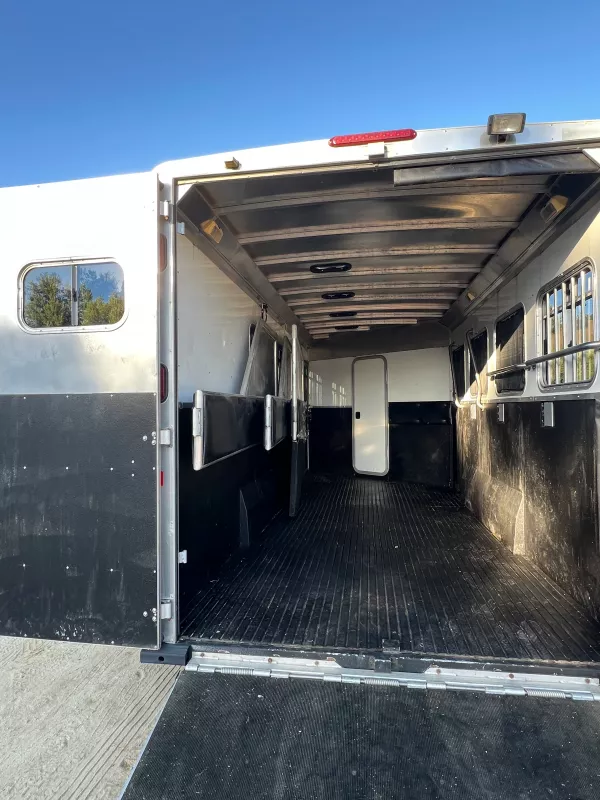 used Horse Trailers Logan Coach Trailers  for sale, in Thousand Oaks, CA Thumbnail 6