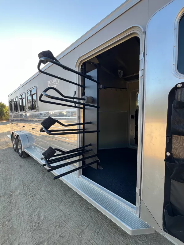 used Horse Trailers Logan Coach Trailers  for sale, in Thousand Oaks, CA Thumbnail 10