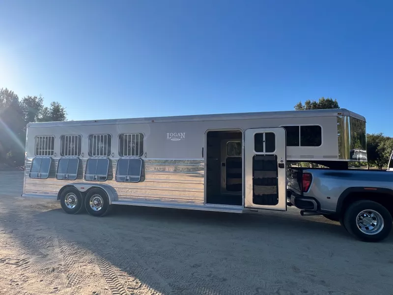 used Horse Trailers Logan Coach Trailers  for sale, in Thousand Oaks, CA Thumbnail 4